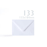 Hladké biele kartičky 250 g/m² a obálky 100 g/m² – balenie