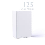 Biele karty a obálky s vlnitým okrajom – balenie