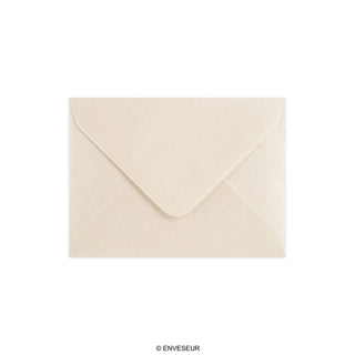 82x113 mm (C7) Ustricovo-biela lesklá obálka