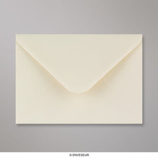 133x184 mm Slonovinová obálka s hladkým povrchom